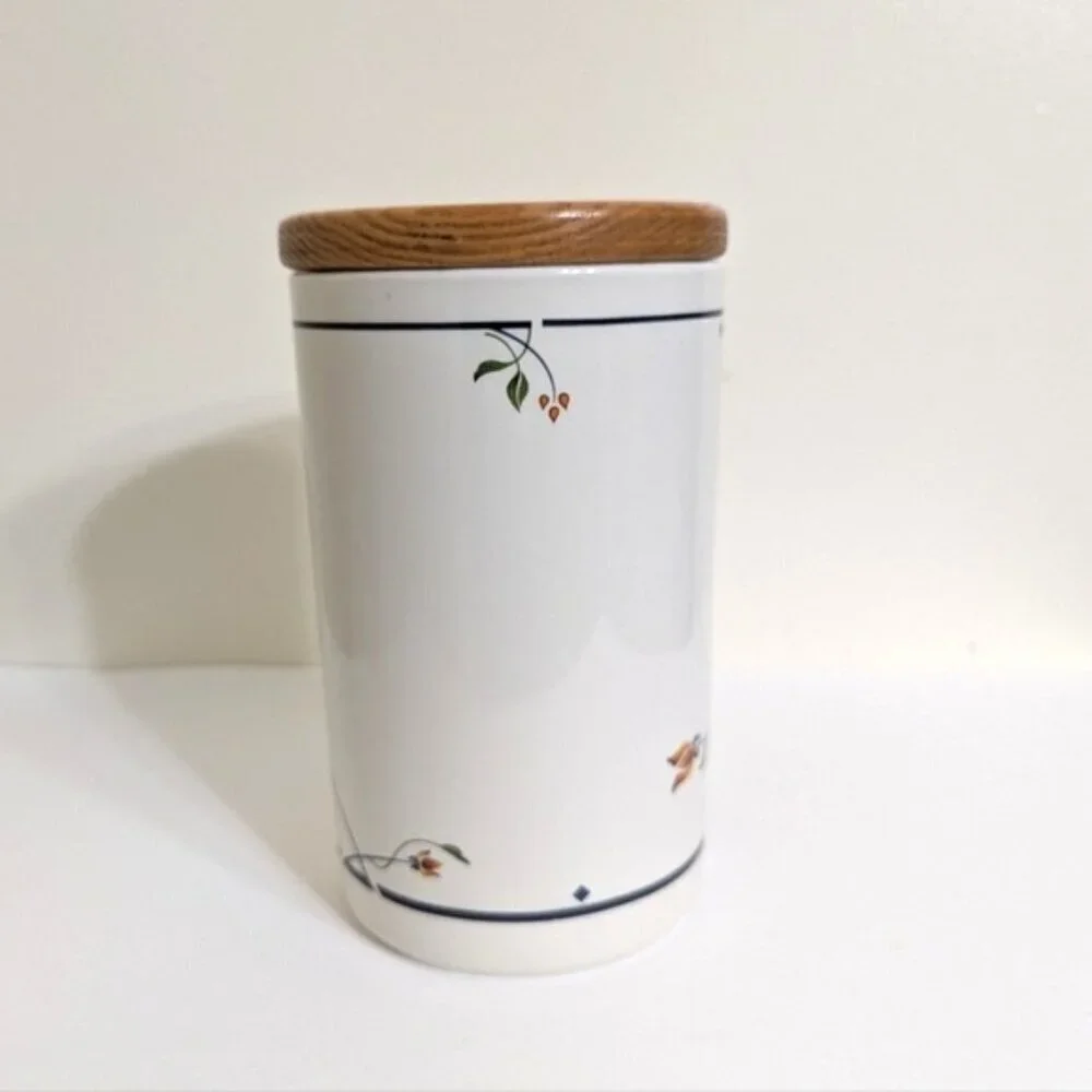 Gorham Ariana Large Ceramic Canister with Wooden Sealed‎ Lid